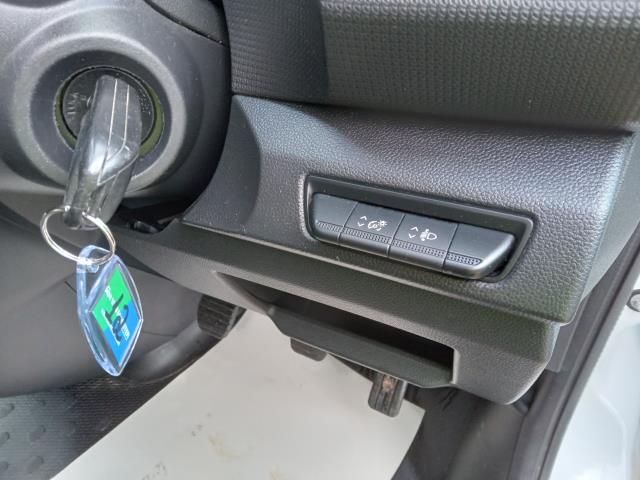 2023 Renault Trafic Ll30 Blue Dci 130 Advance Van (WR73NTC) Image 29