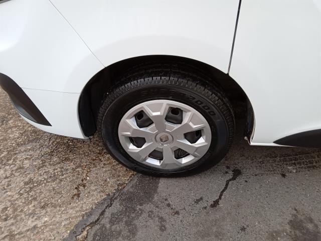 2023 Renault Trafic Ll30 Blue Dci 130 Advance Van (WR73NTC) Image 32