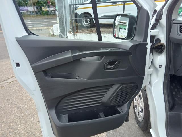 2023 Renault Trafic Ll30 Blue Dci 130 Advance Van (WR73NVP) Image 17