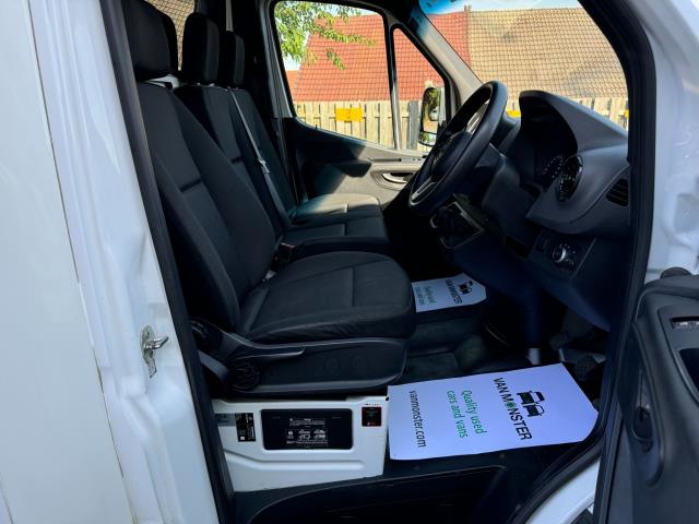 2022 Mercedes-Benz Sprinter 3.5T Progressive Luton 314 CDI L3 RWD (YF71CVW) Image 15