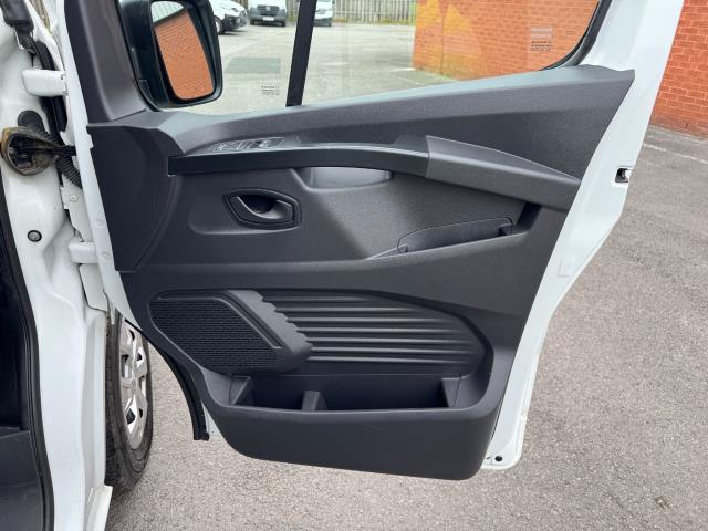 2022 Renault Trafic Sh30 Blue Dci 150 **High Roof Business Van (YK72ZTR) Image 18