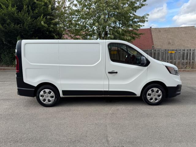 2022 Renault Trafic Sl30 Blue Dci 130 Business Van (YK72ZVE) Image 10