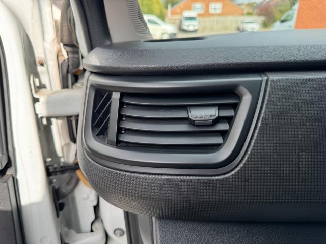 2022 Renault Trafic Sl30 Blue Dci 130 Business Van (YK72ZVE) Image 43