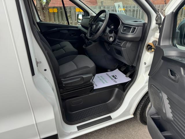 2022 Renault Trafic Sl30 Blue Dci 130 Business Van (YK72ZVE) Image 13