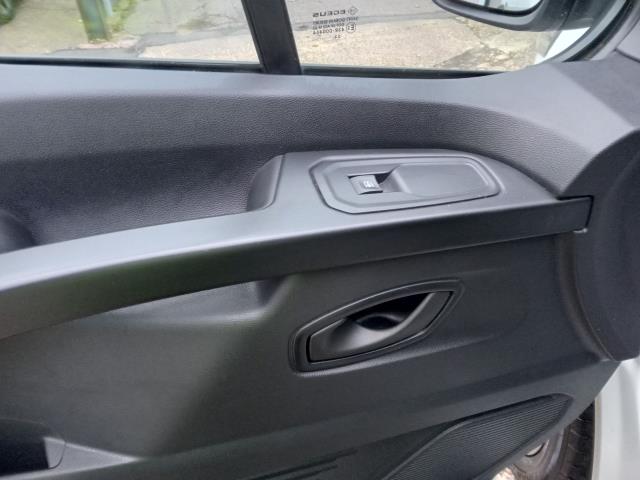 2022 Renault Trafic Sl30 Blue Dci 130 Business Van (YK72ZVM) Image 18