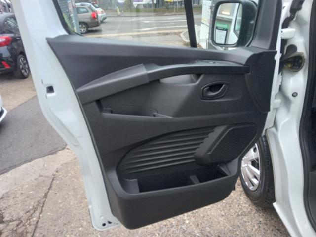 2022 Renault Trafic Sl30 Blue Dci 130 Business Van (YK72ZVM) Image 19