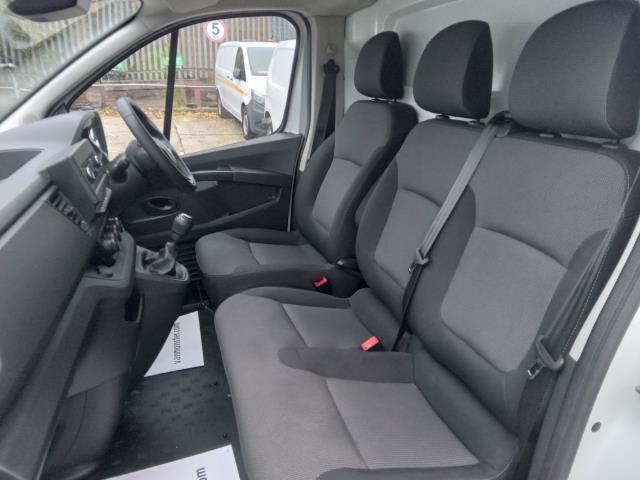 2022 Renault Trafic Sl30 Blue Dci 130 Business Van (YK72ZVM) Image 17