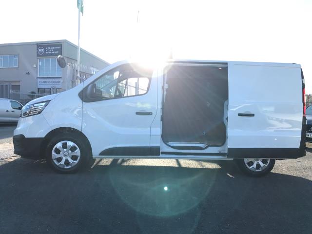 2022 Renault Trafic SL30 L1 H1 BLUE DCi 130PS BUSINESS  EURO 6 (YK72ZVS) Image 10