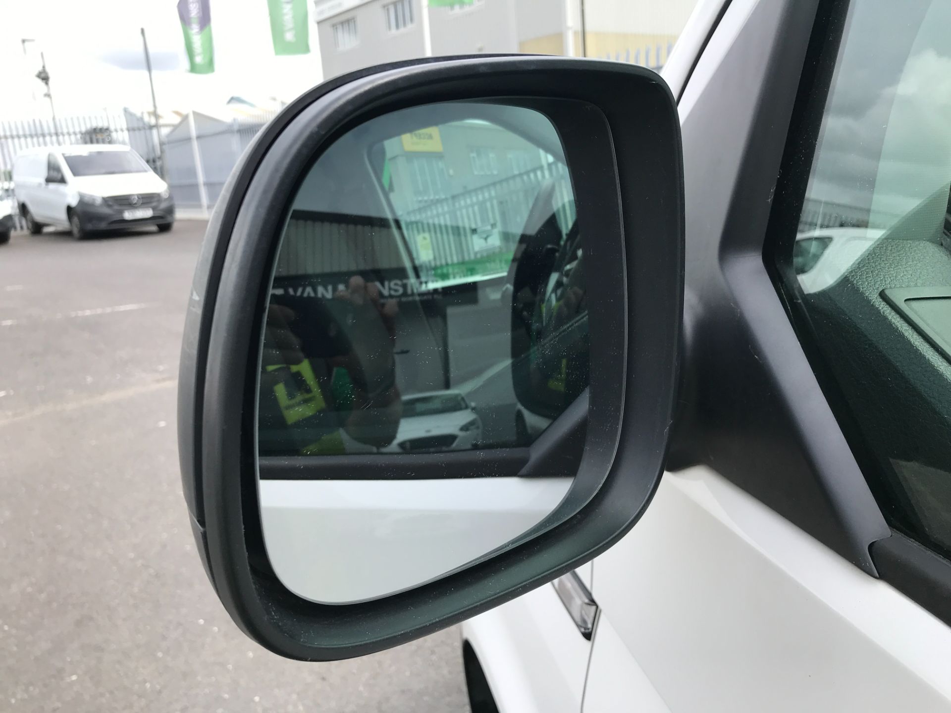 2018 Volkswagen Transporter  T30 LWB DIESEL 2.0TDI BMT 102PS STARTLINE EURO 6 (GC18CVG) Thumbnail 28