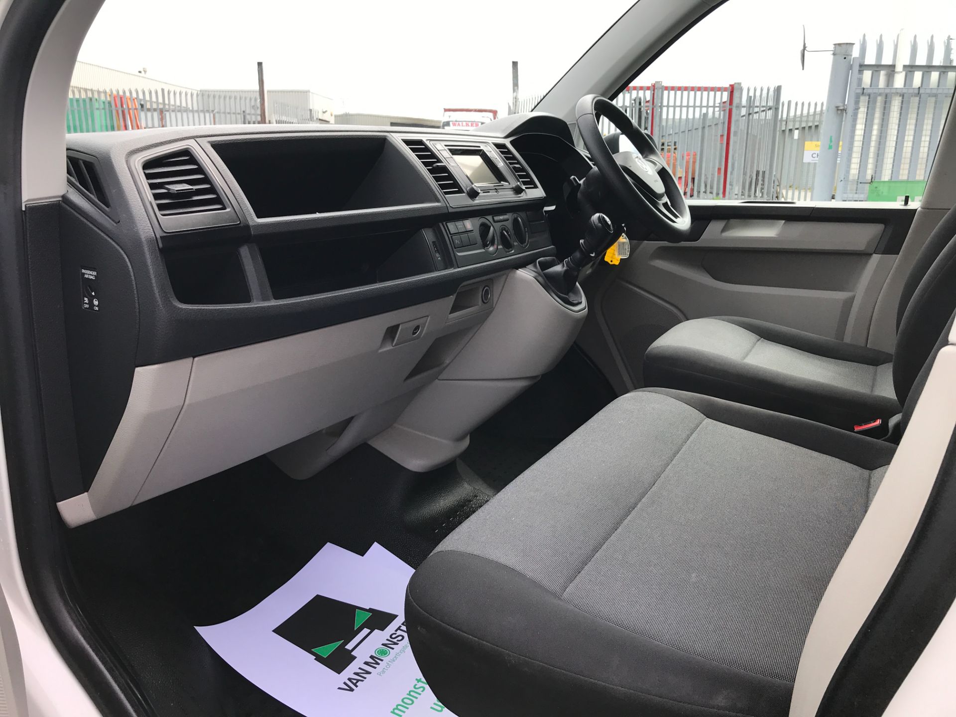2018 Volkswagen Transporter  T30 LWB DIESEL 2.0TDI BMT 102PS STARTLINE EURO 6 (GC18CVG) Thumbnail 18